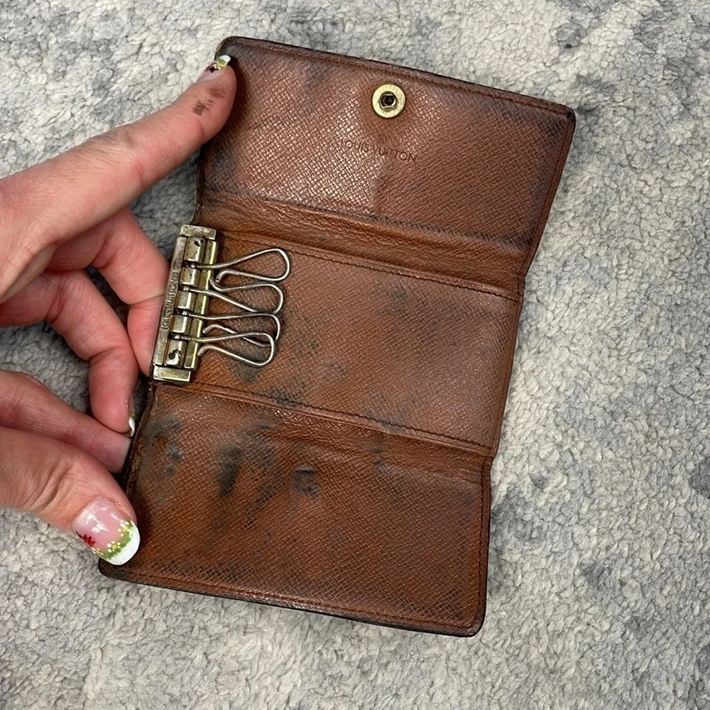 Louis Vuitton Monogram Key Case Holder 4 Key